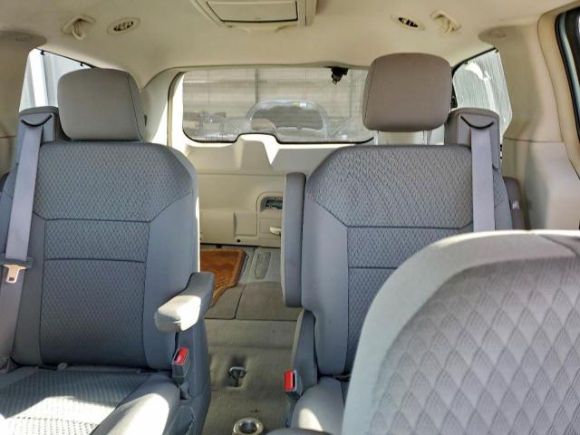 Chrysler Minivan Touring Image 7