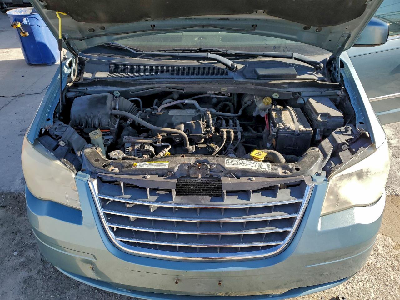 Chrysler Minivan Touring Image 5