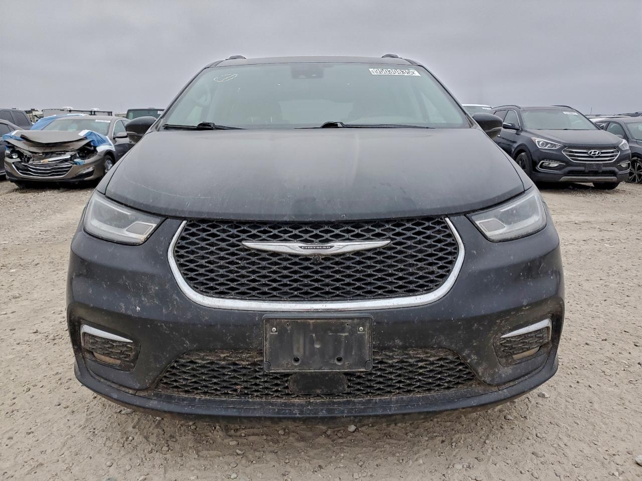 Chrysler Pacifica Touring L Image 9