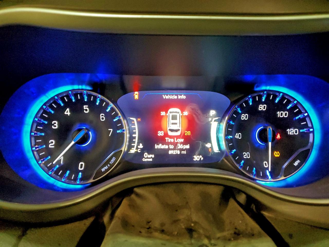 Chrysler Pacifica Touring L Image 2