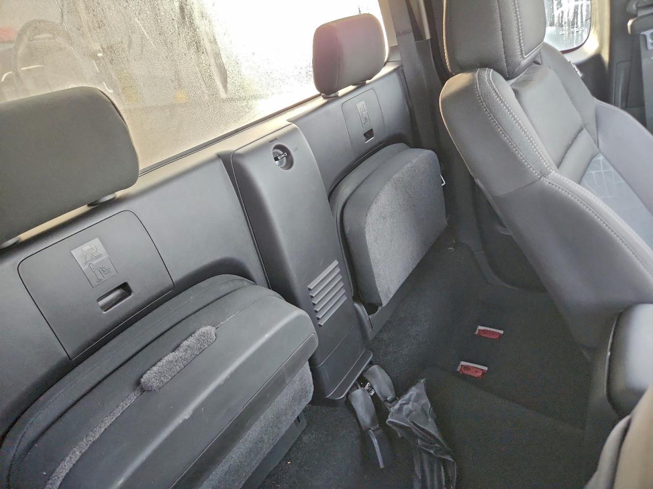 Nissan Frontier S Image 12