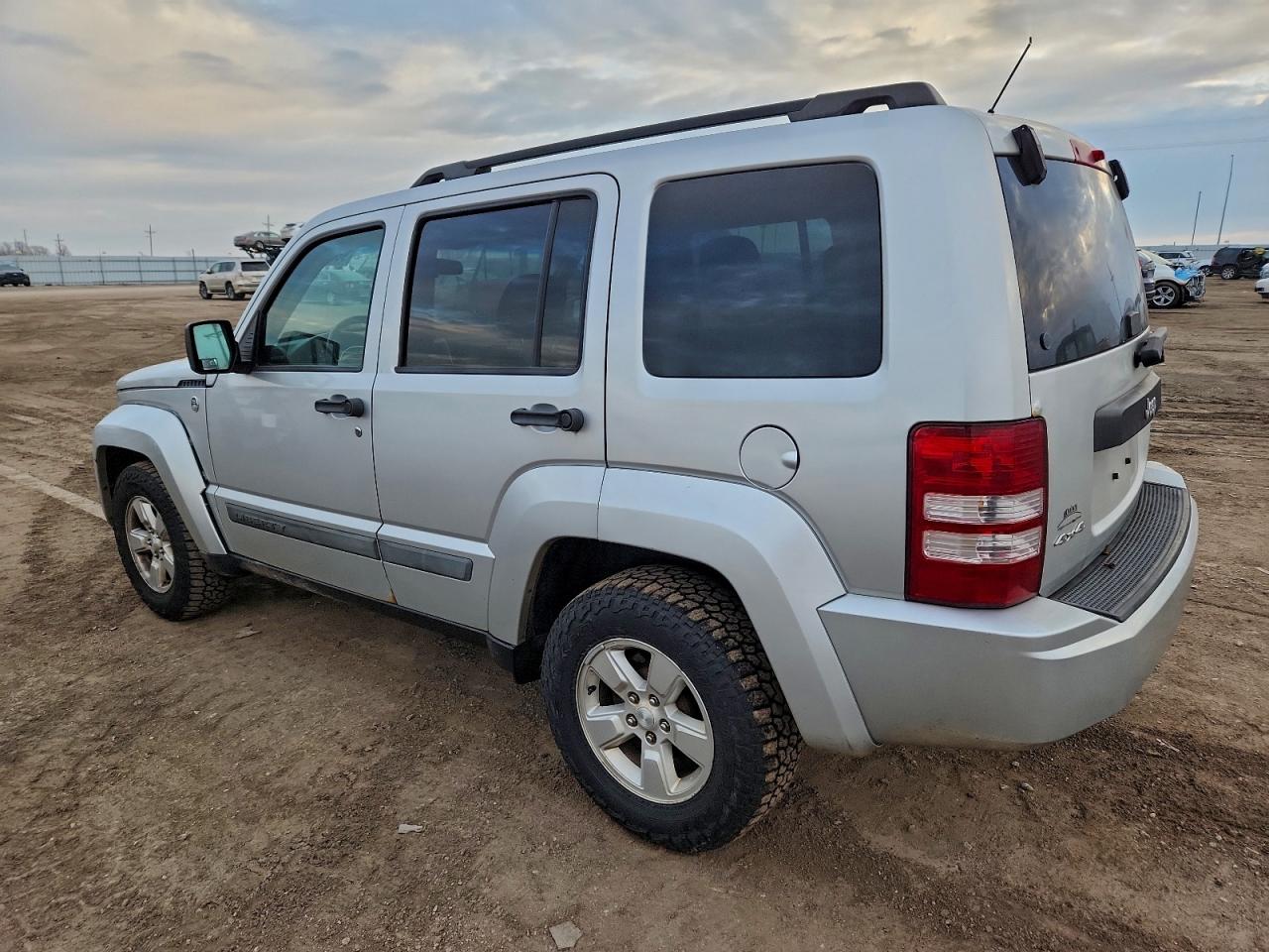 Jeep Liberty Sport Image 2