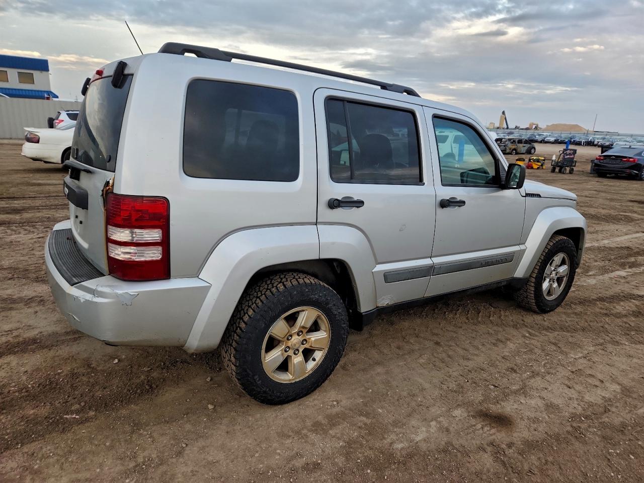 Jeep Liberty Sport Image 3