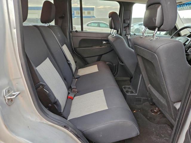 Jeep Liberty Sport Image 9