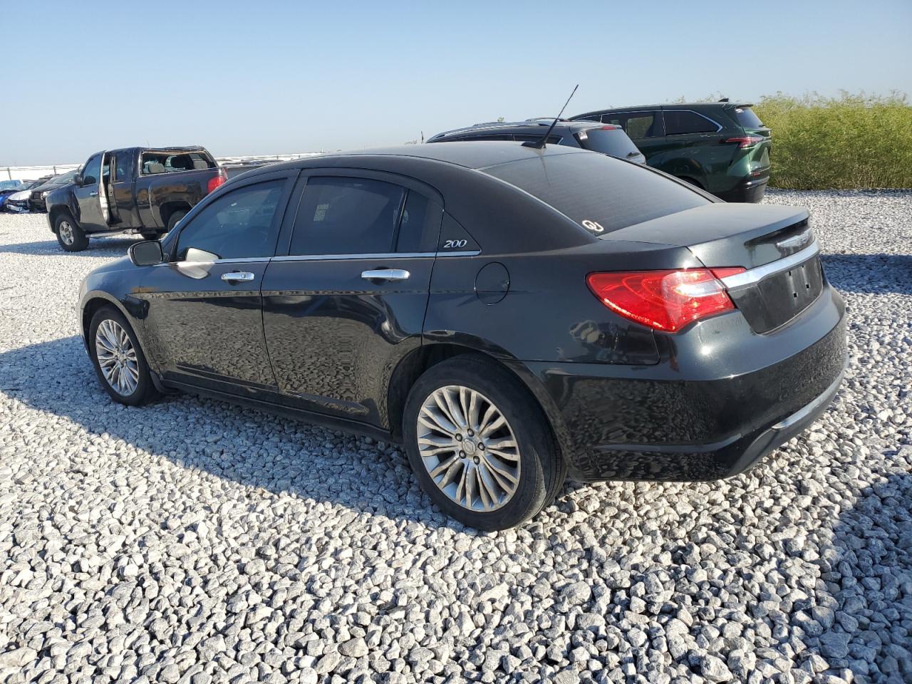 Chrysler 200 Limited Image 2