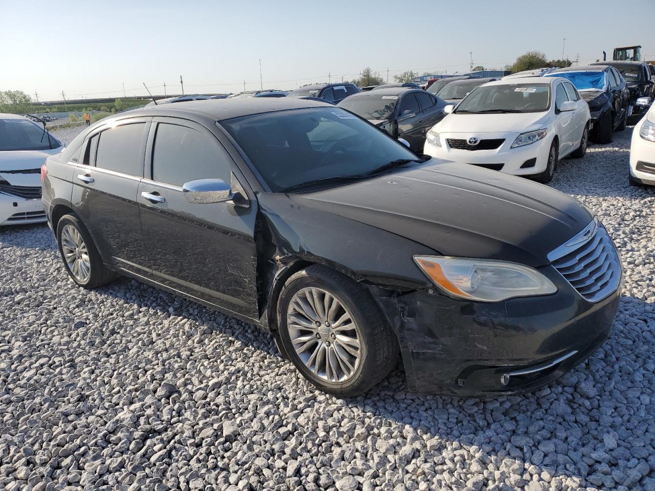 Chrysler 200 Limited Image 4