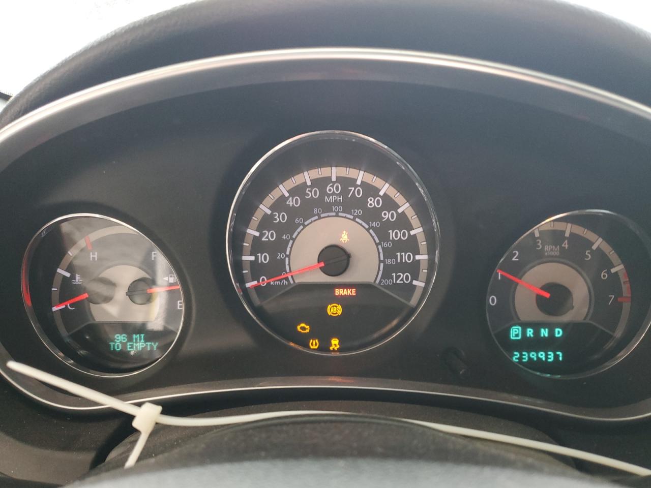 Chrysler 200 Limited Image 8