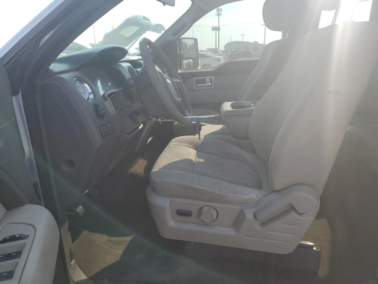 Ford F-150 Super Cab Image 3