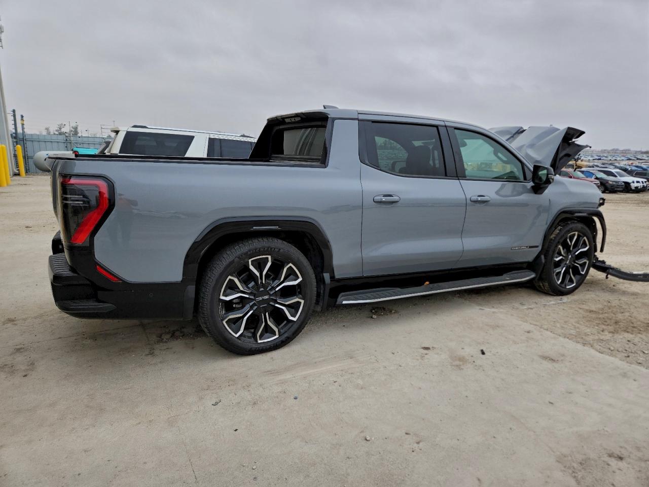GMC Sierra Denali Image 11