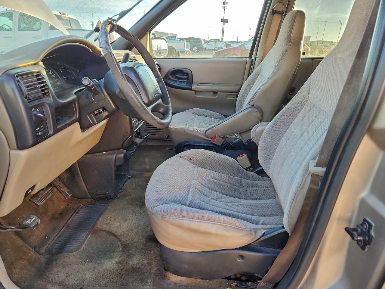 Chevrolet Venture Image 8