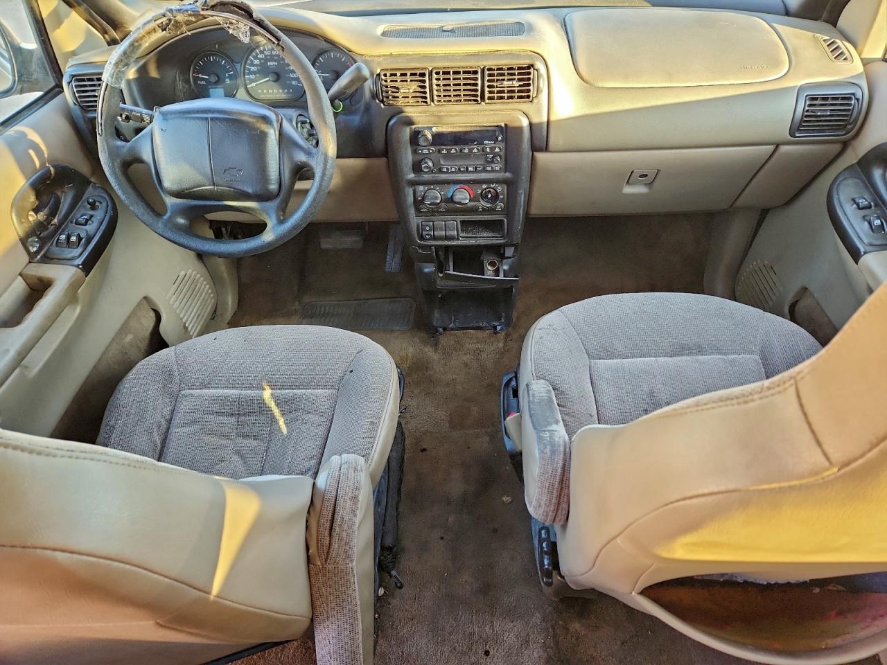 Chevrolet Venture Image 2