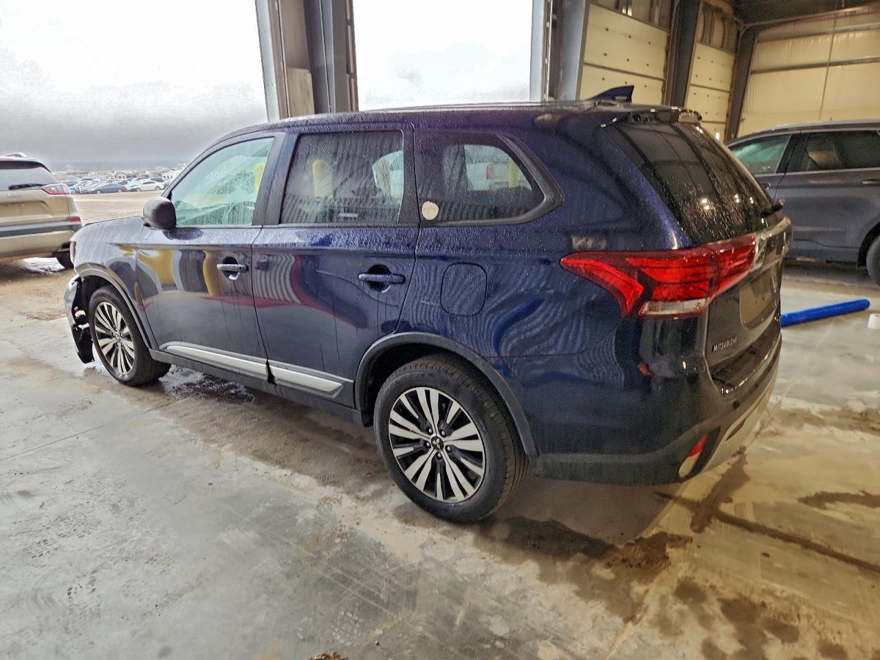 Mitsubishi Outlander Se Image 2