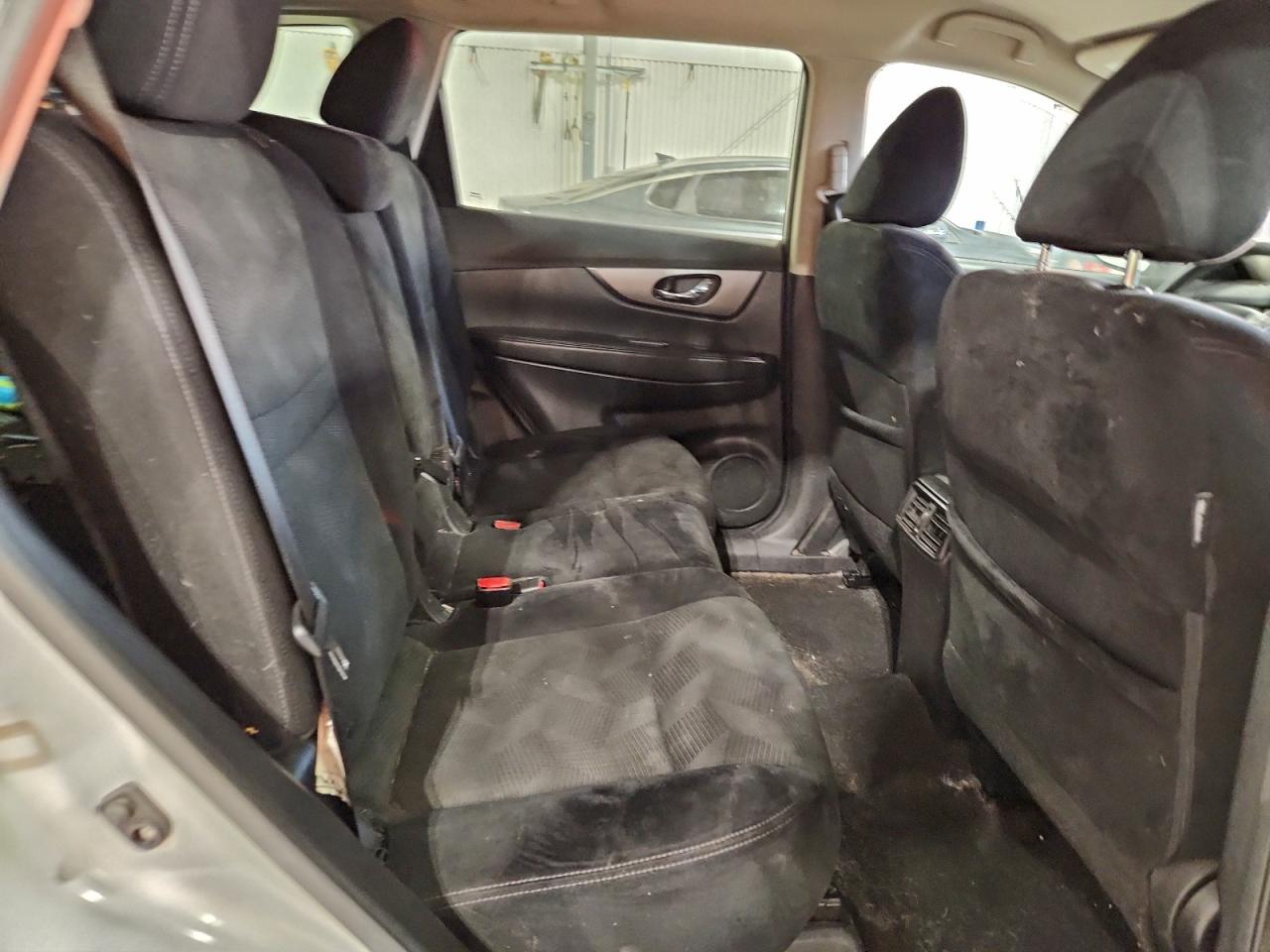 Nissan Rogue S Image 6