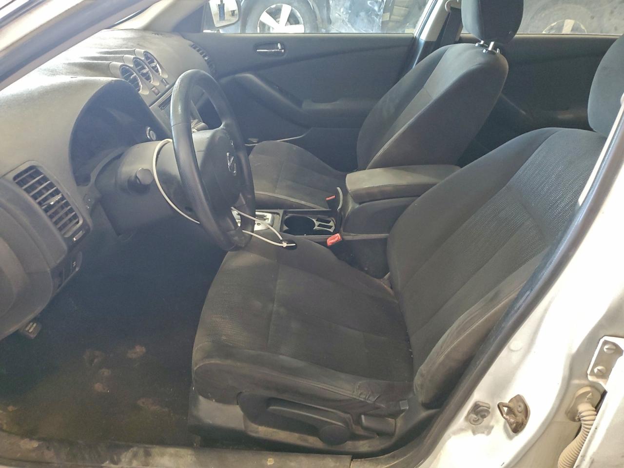 Nissan Altima Base Image 7