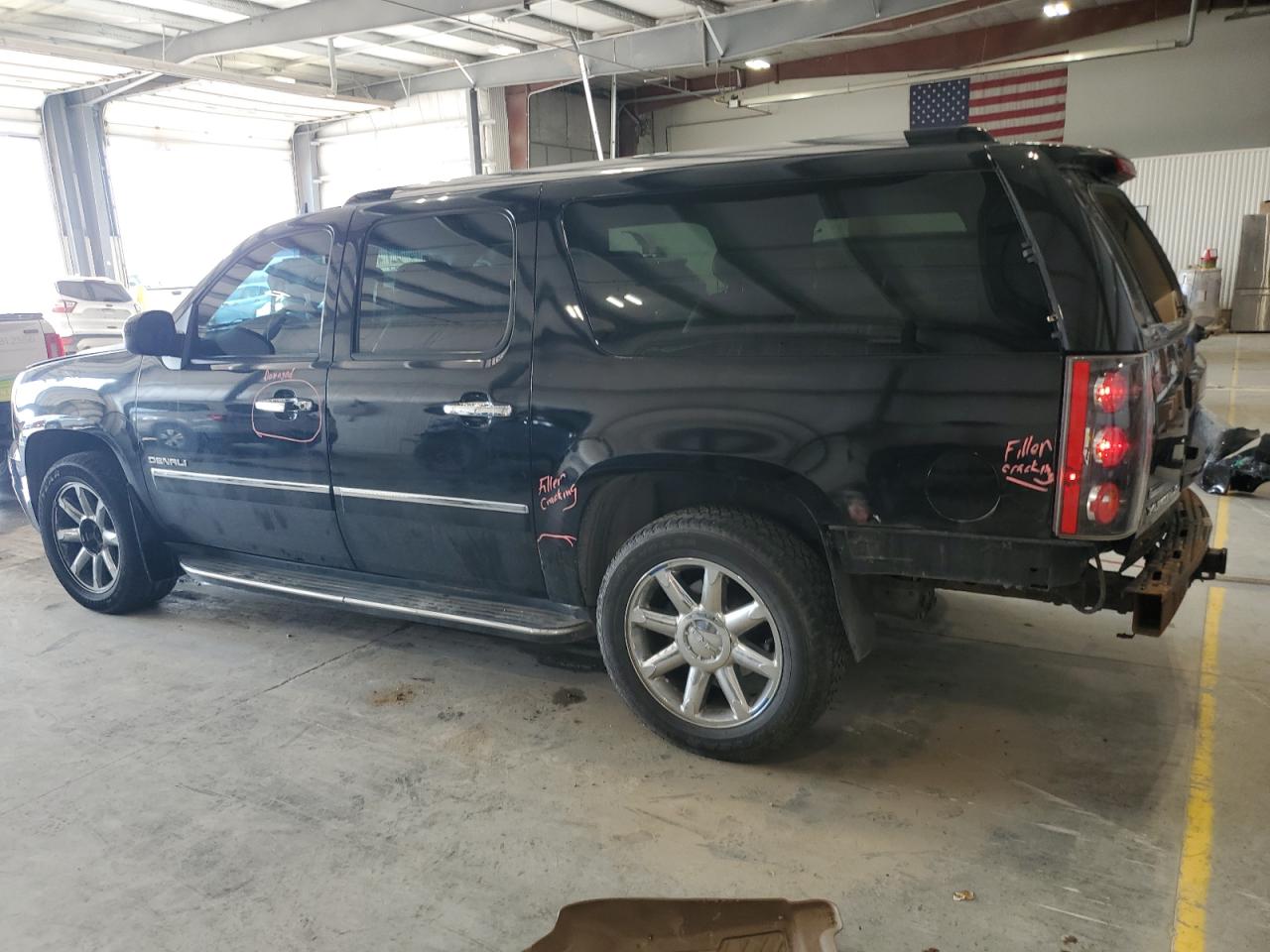 GMC Yukon Denali Image 2