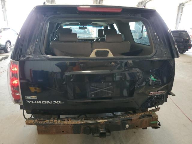 GMC Yukon Denali Image 8