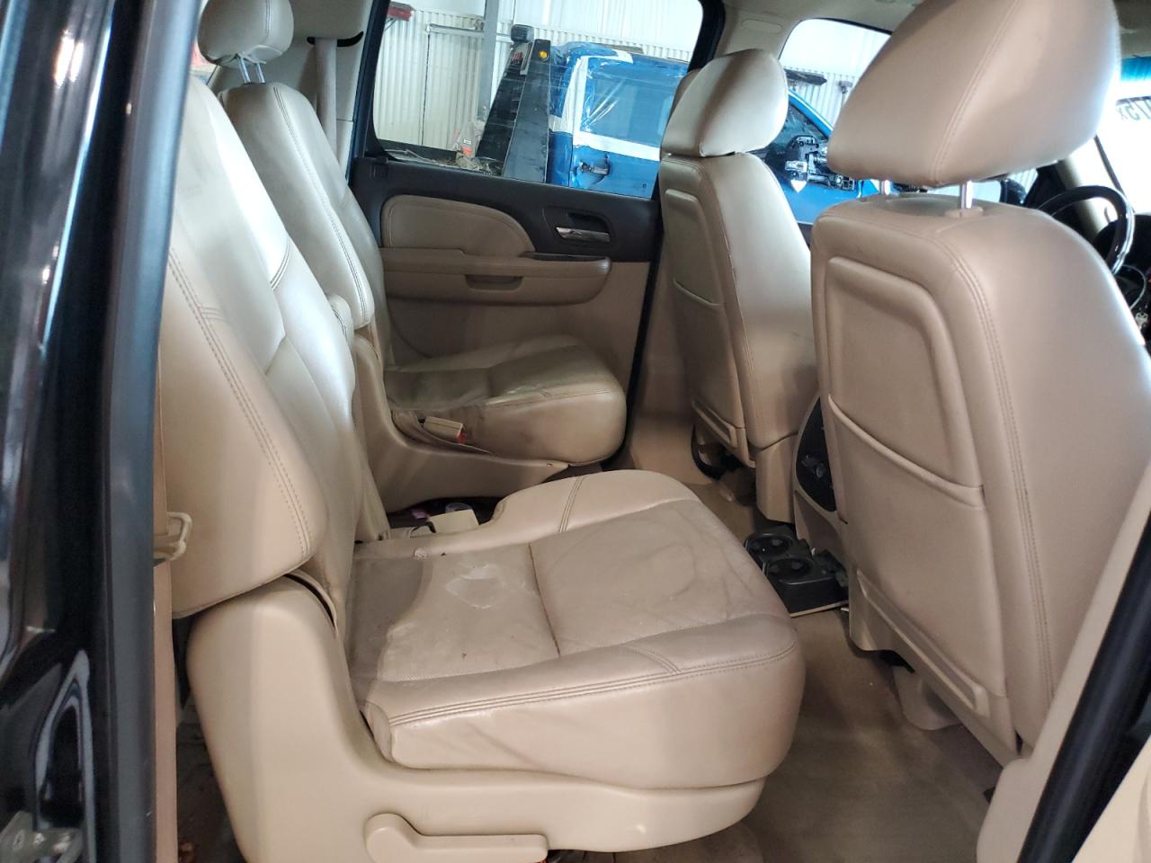 GMC Yukon Denali Image 12