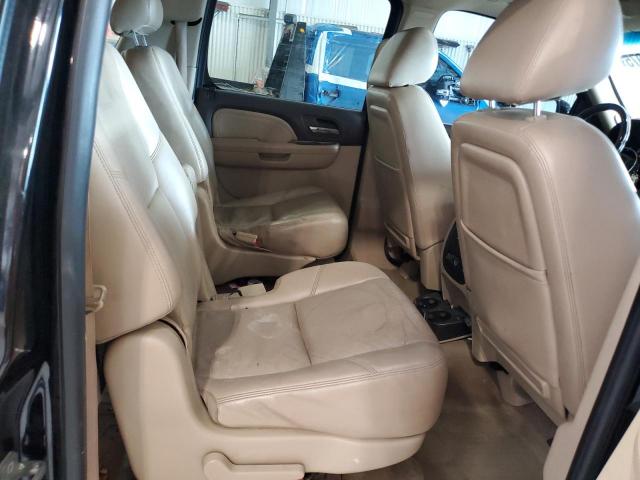 GMC Yukon Denali Image 12