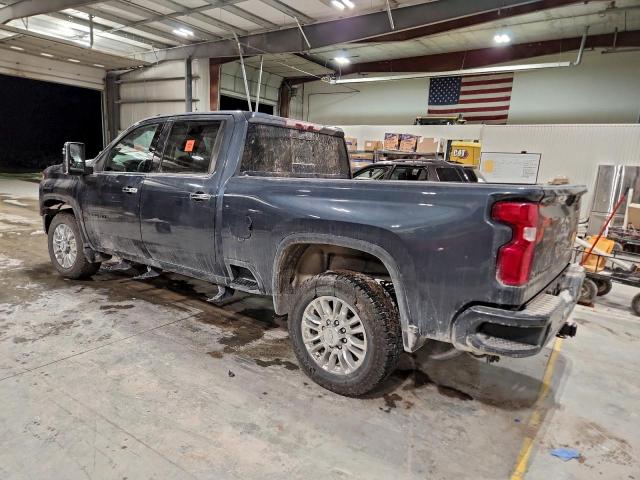 Chevrolet Silverado K3500 High Country Image 2