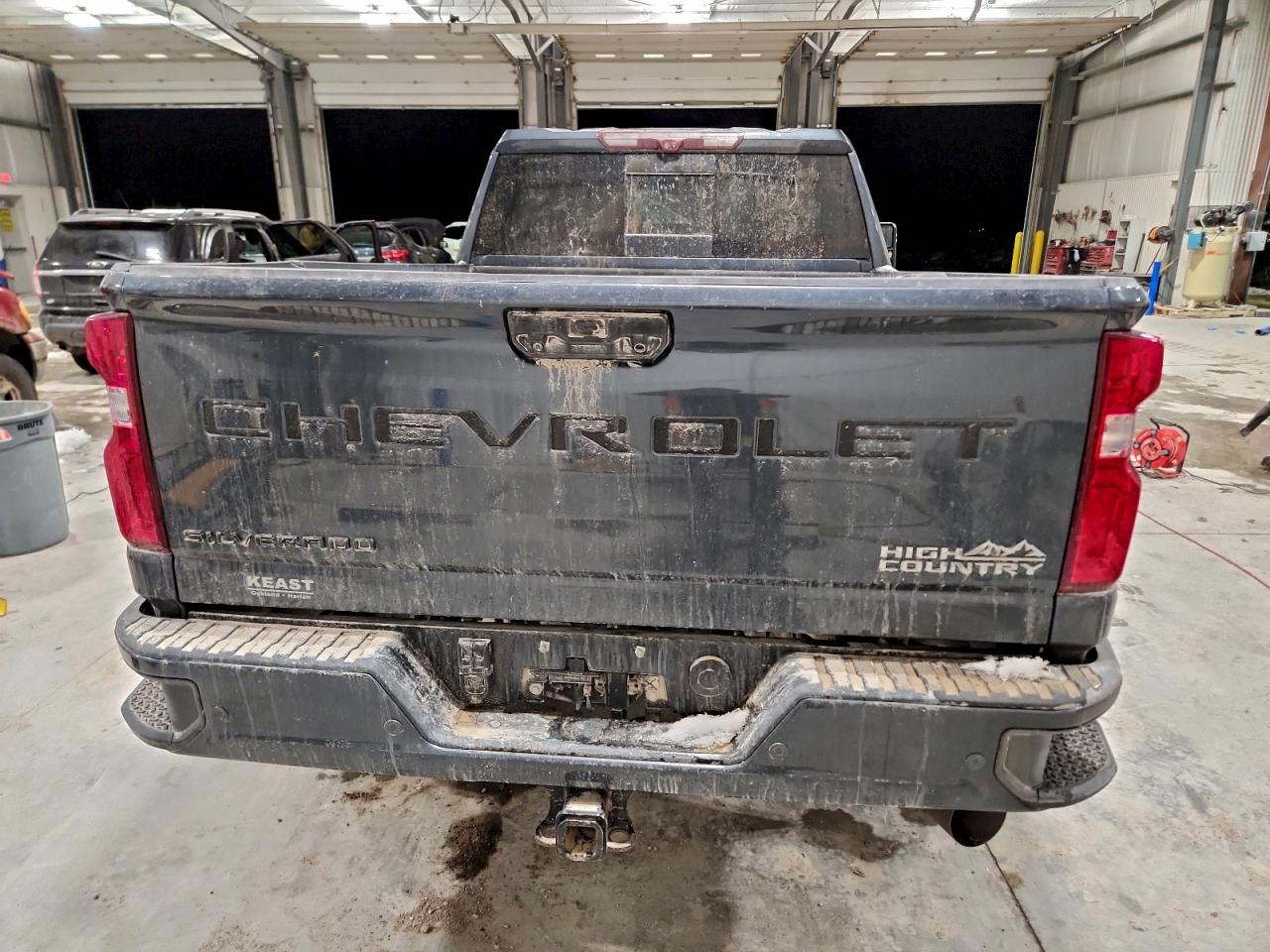 Chevrolet Silverado K3500 High Country Image 6