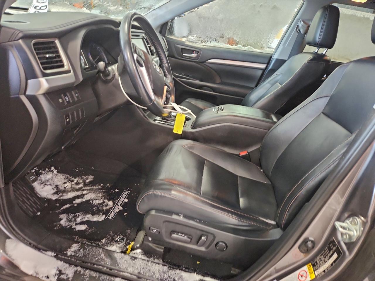 Toyota Highlander Se Image 10