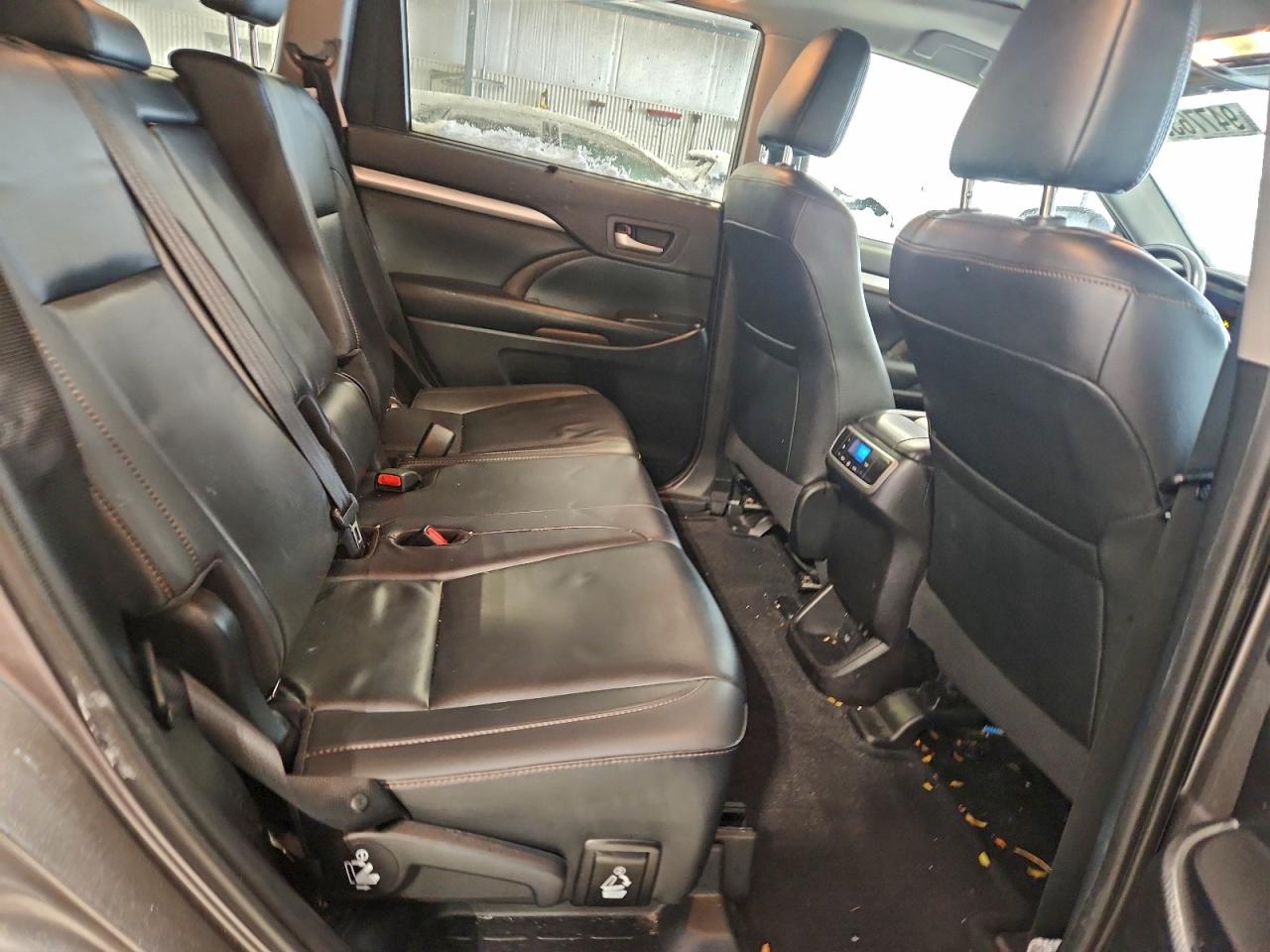 Toyota Highlander Se Image 9