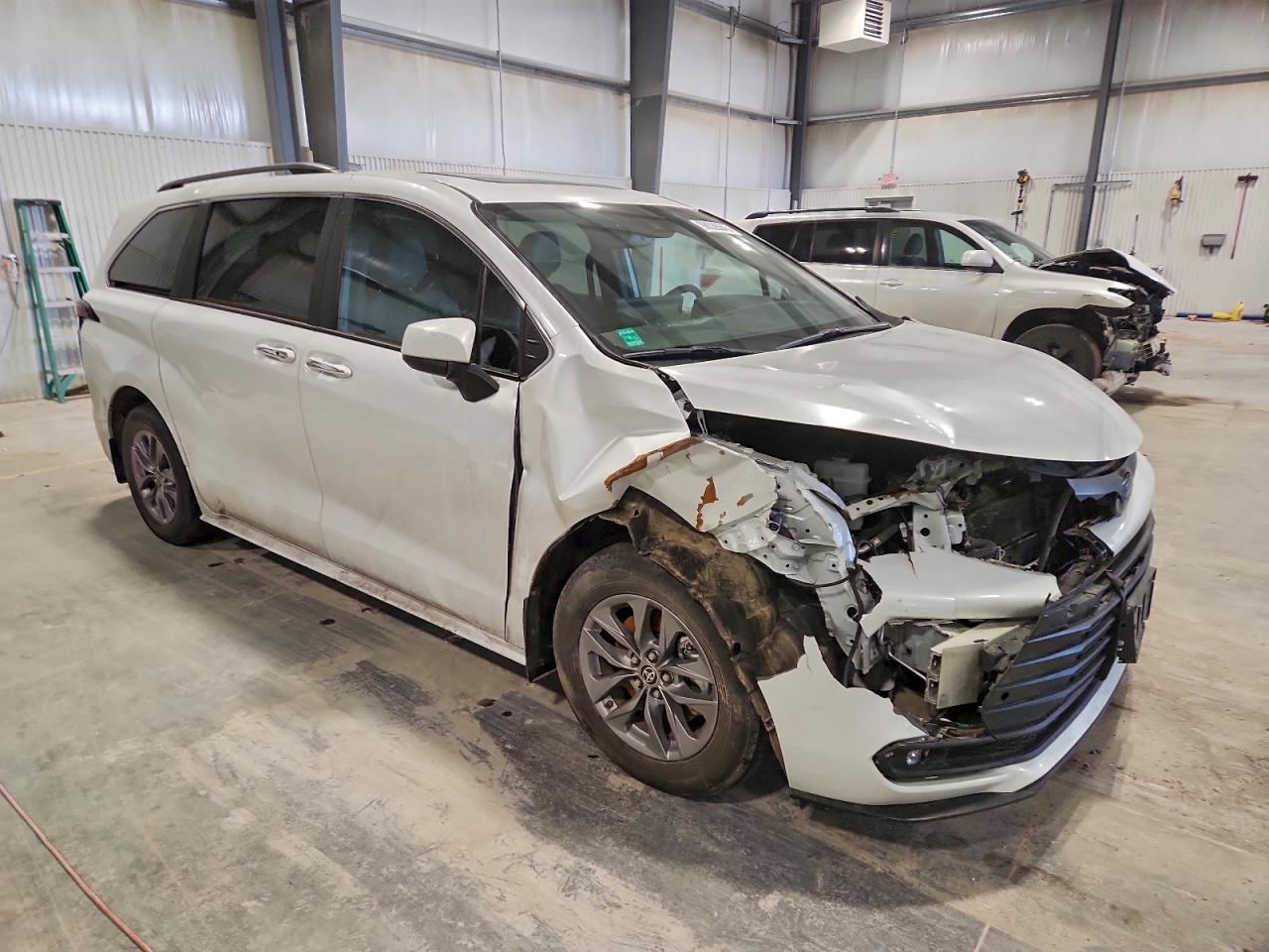 Toyota Sienna Xle Image 4