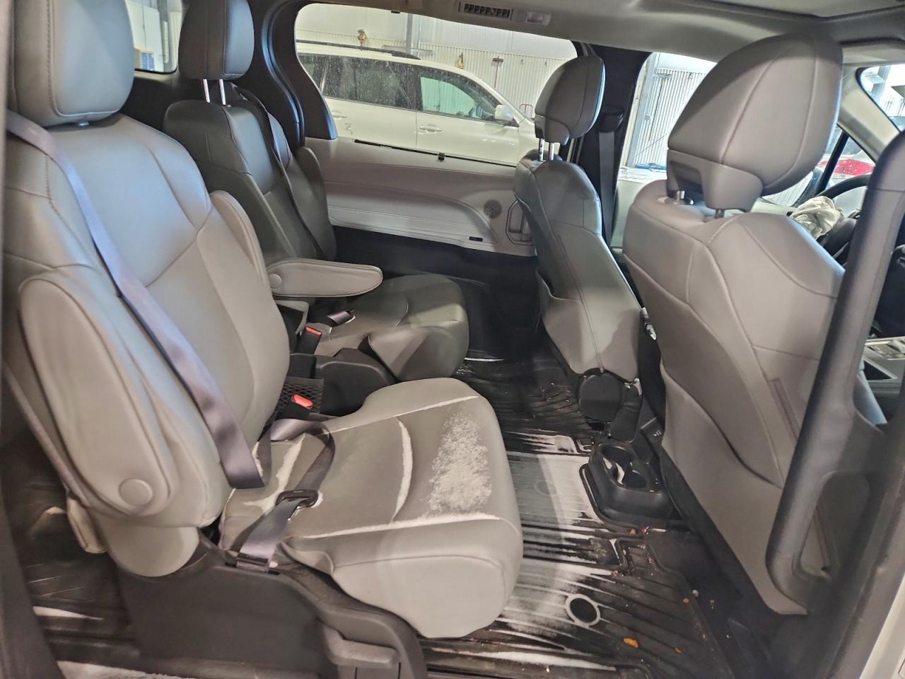 Toyota Sienna Xle Image 12