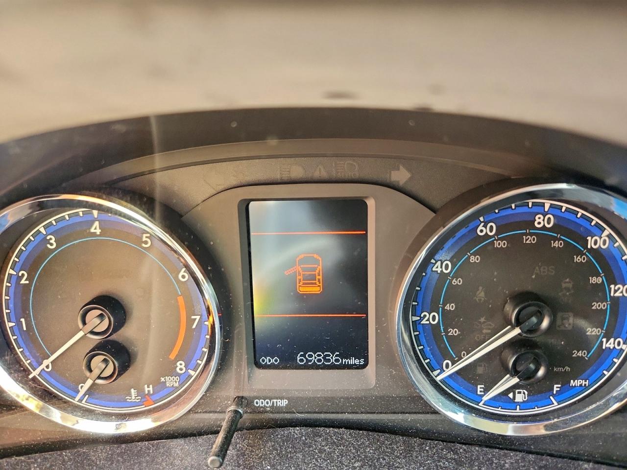 Toyota Corolla L Image 9