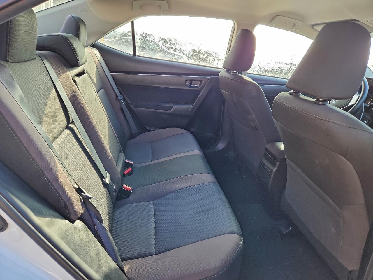 Toyota Corolla L Image 10