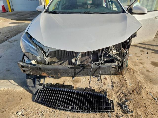 Toyota Corolla L Image 7