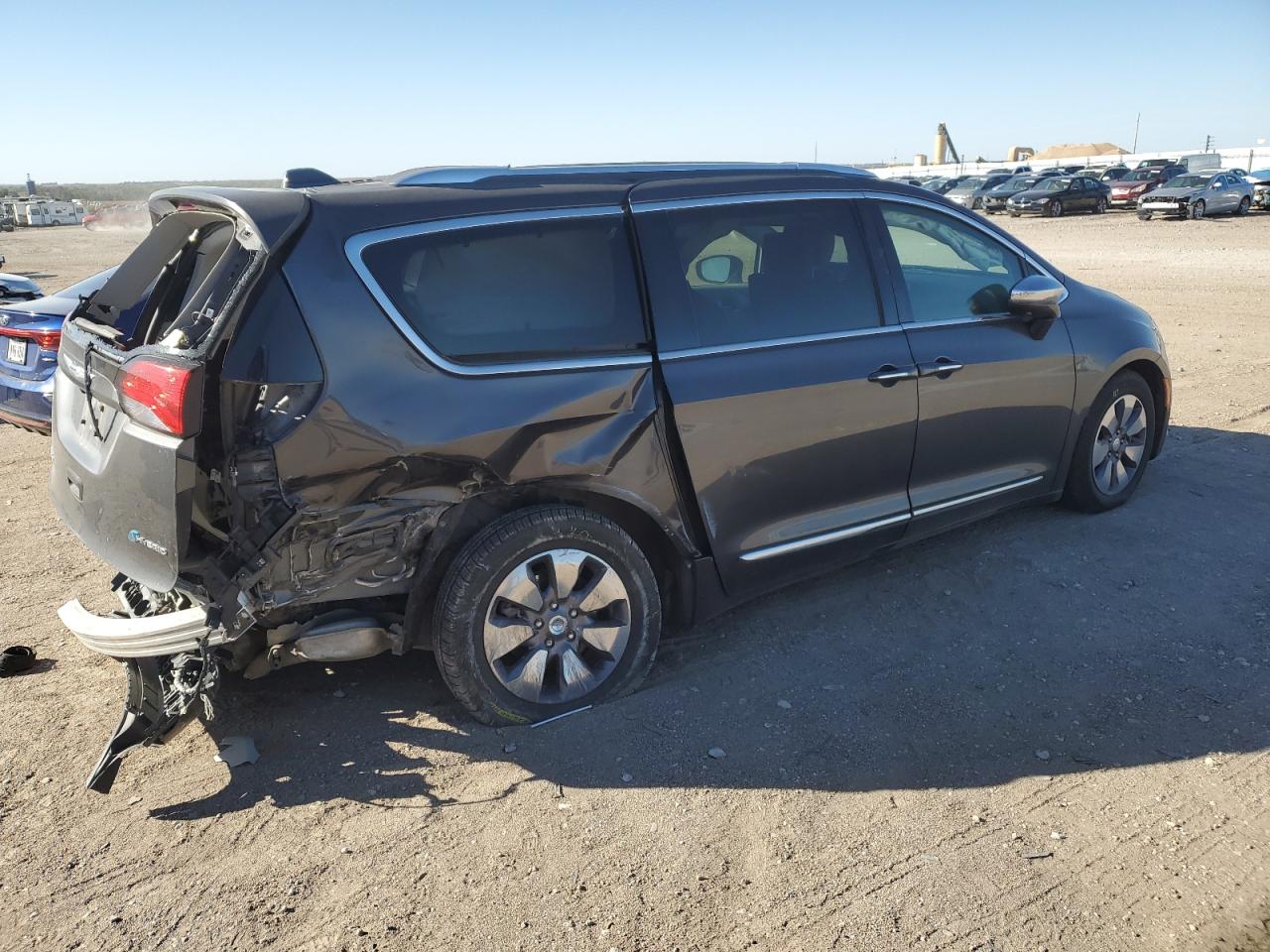 Chrysler Pacifica Hybrid Limited Image 5