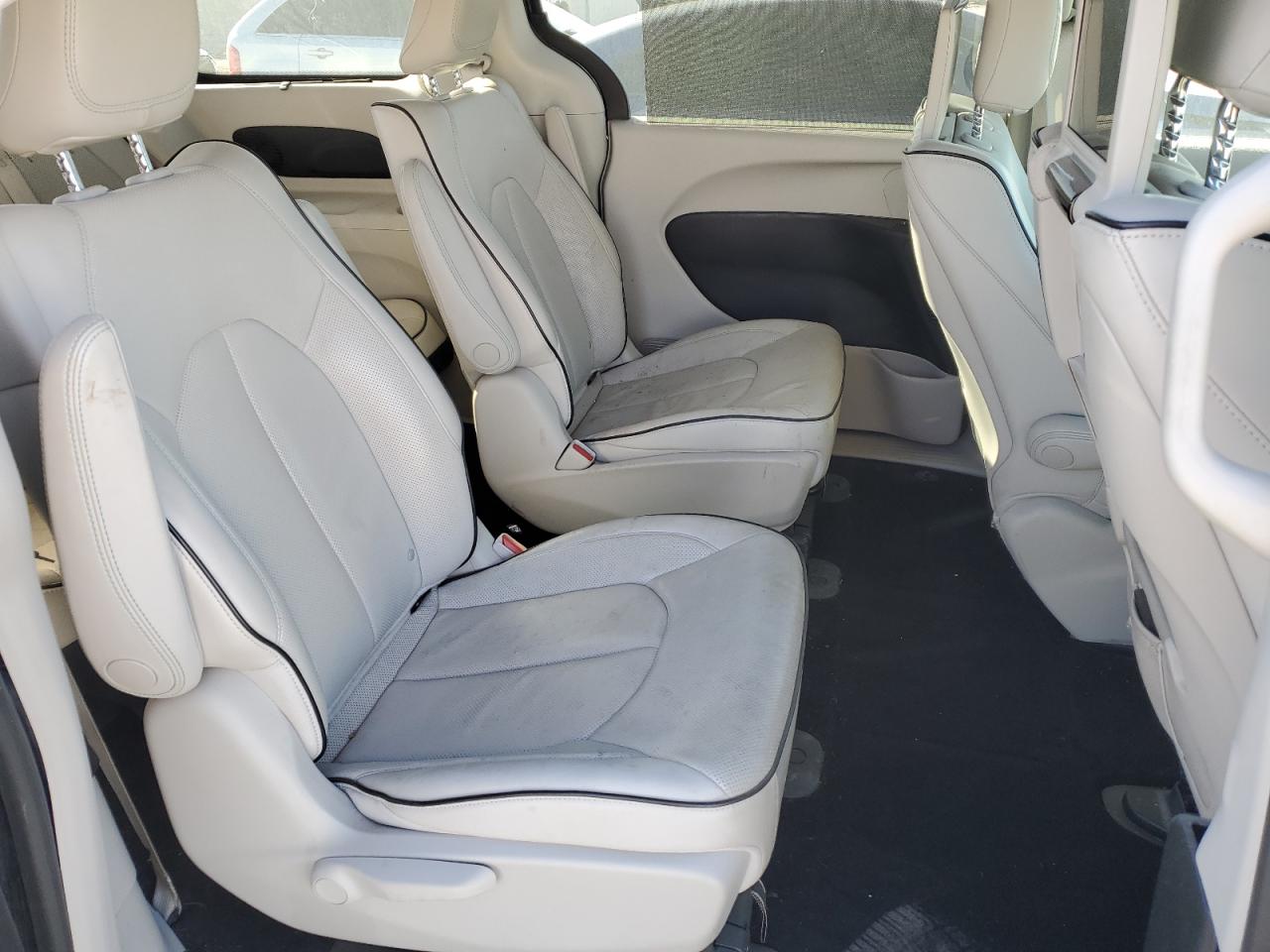 Chrysler Pacifica Hybrid Limited Image 10