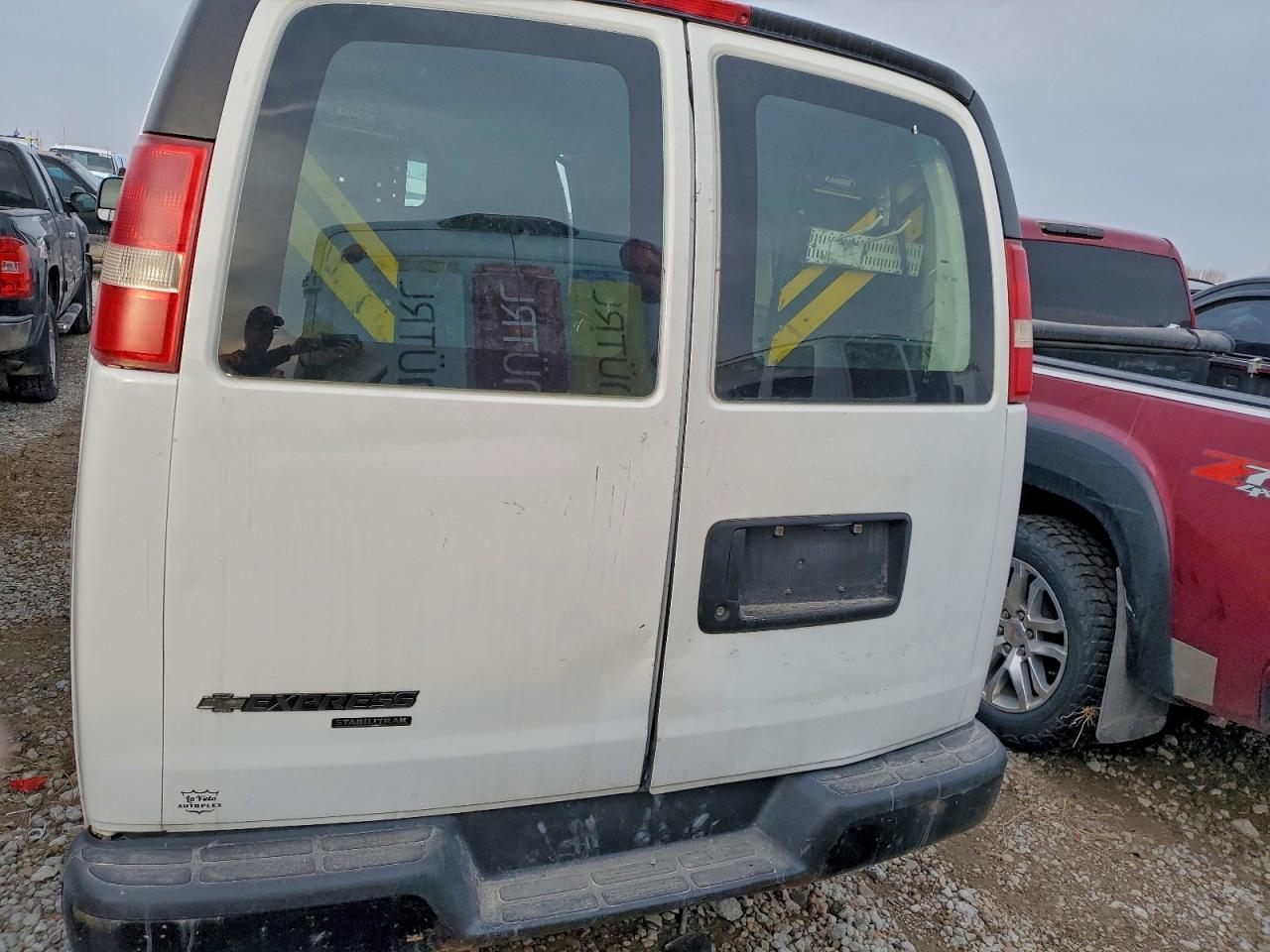 Chevrolet Express Image 11