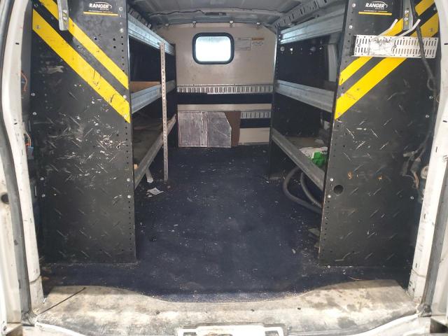 Chevrolet Express Image 2