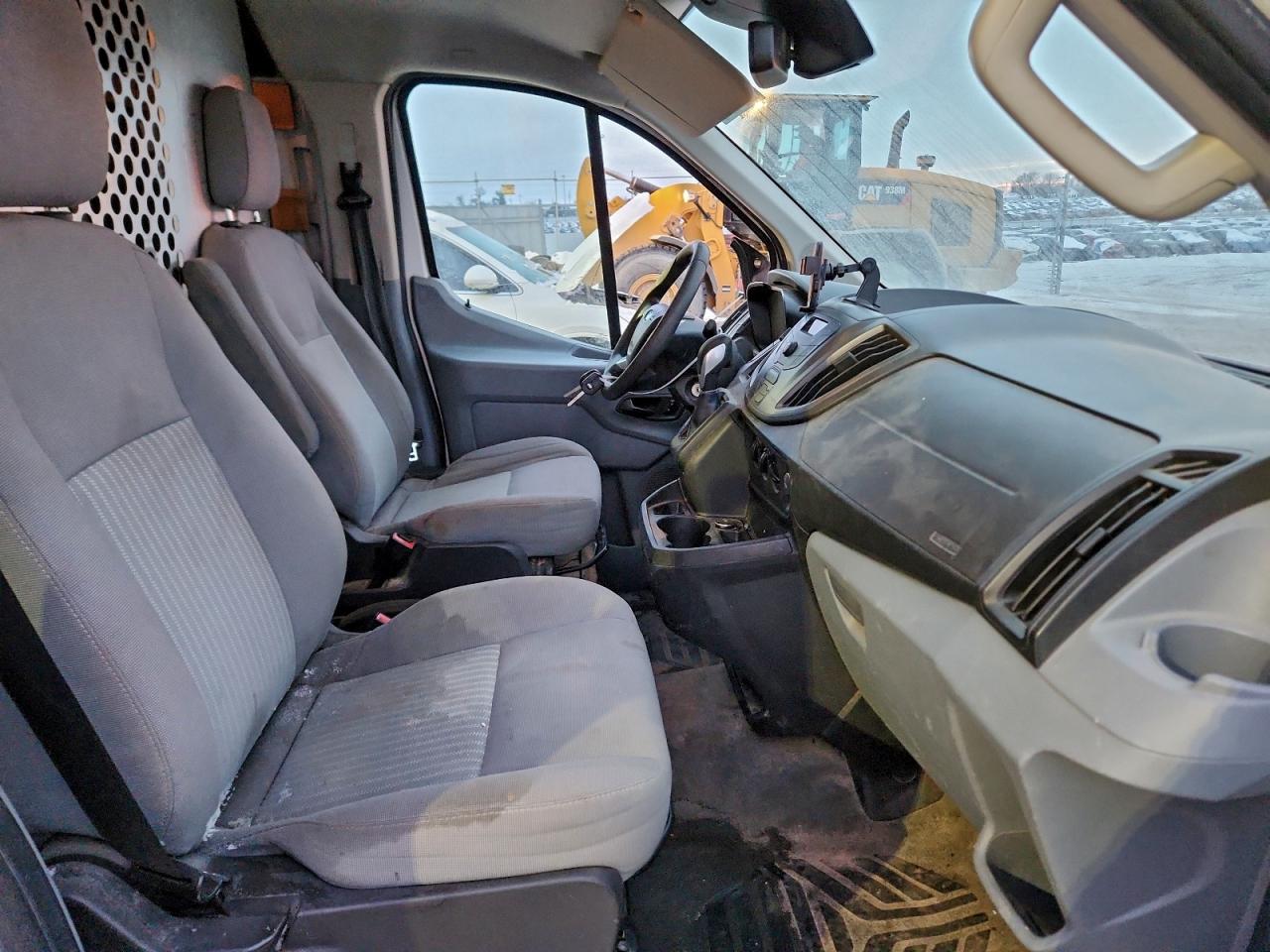 Ford Transit T-250 Image 8