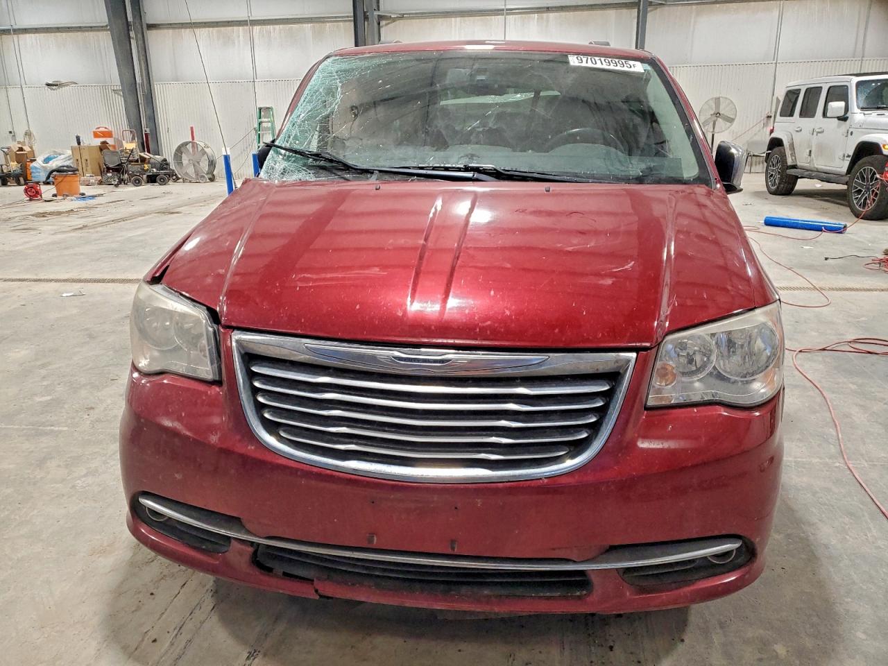 Chrysler Minivan Touring L Image 9