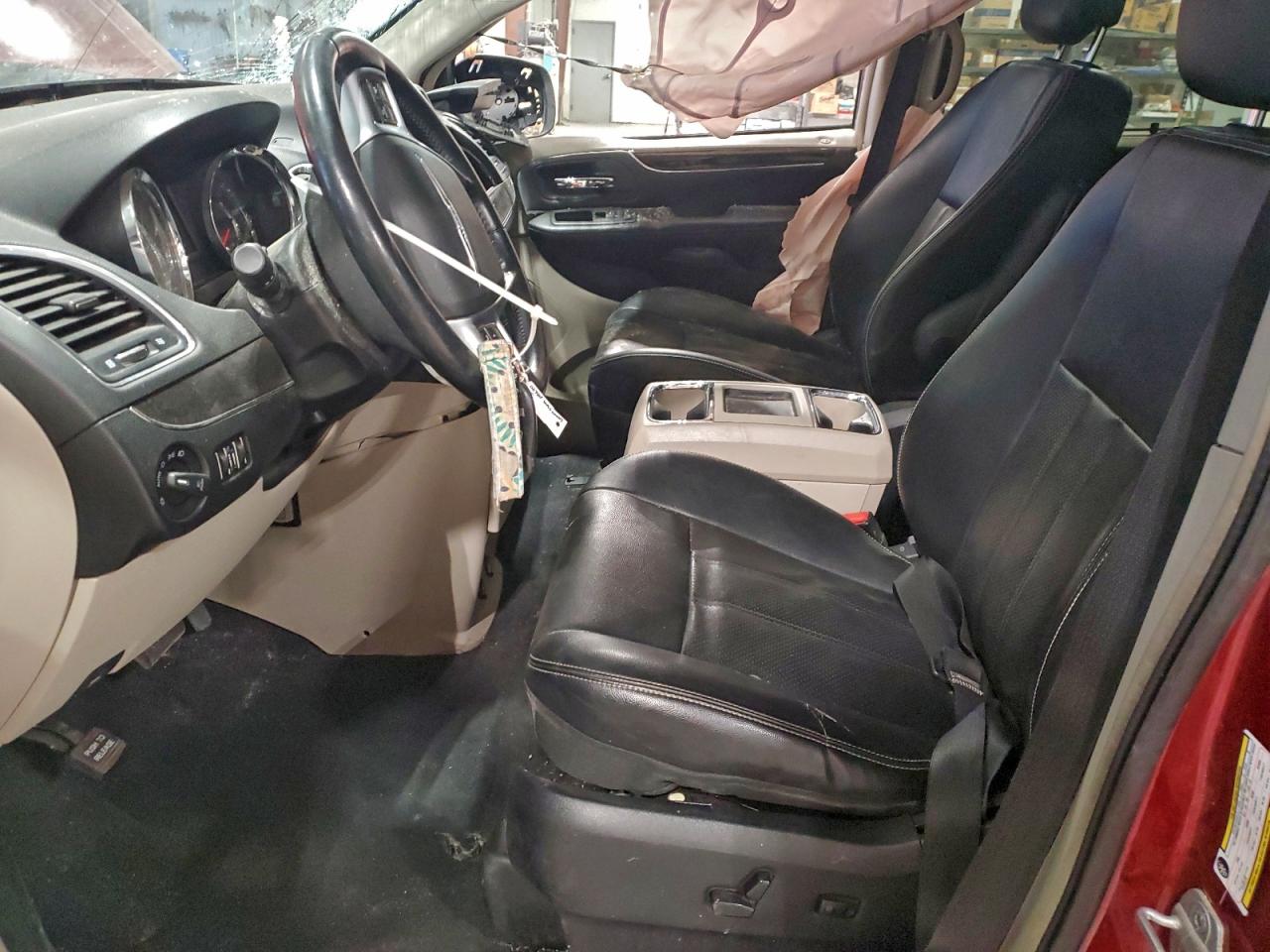 Chrysler Minivan Touring L Image 11