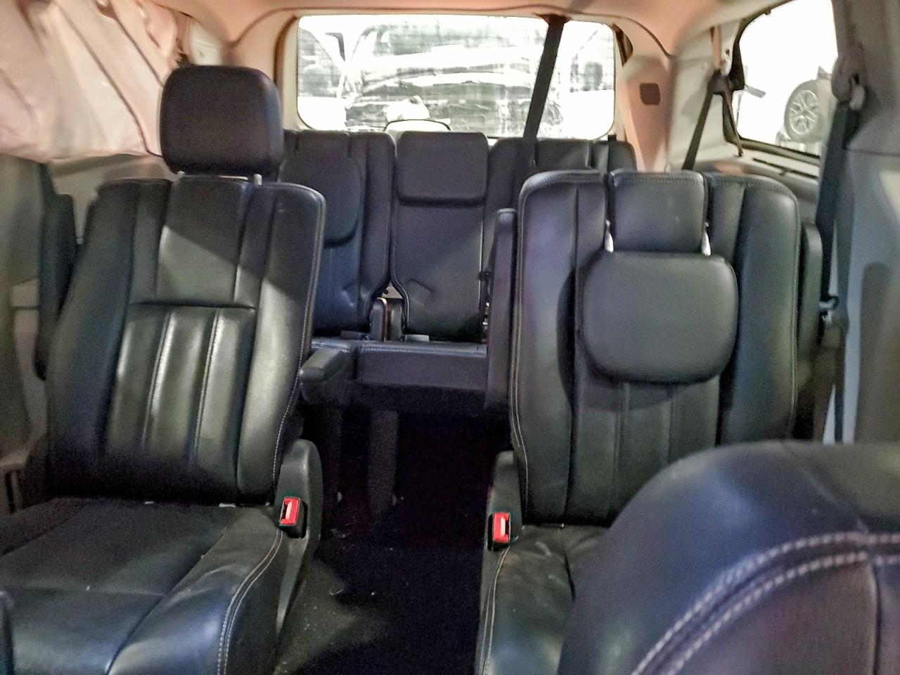 Chrysler Minivan Touring L Image 10