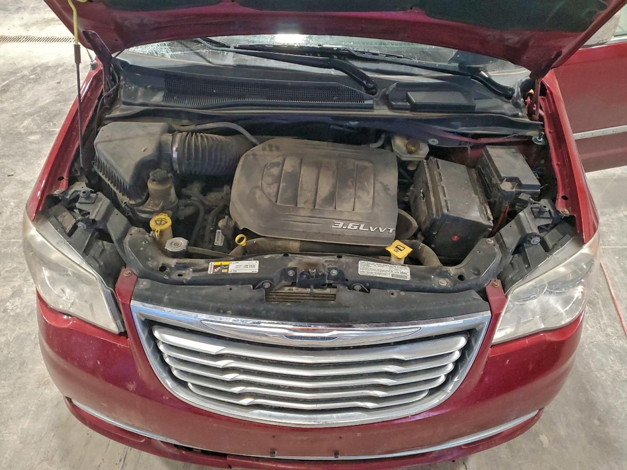 Chrysler Minivan Touring L Image 3