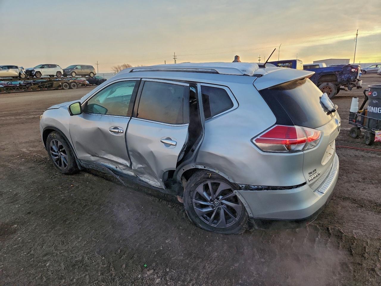 Nissan Rogue S Image 4