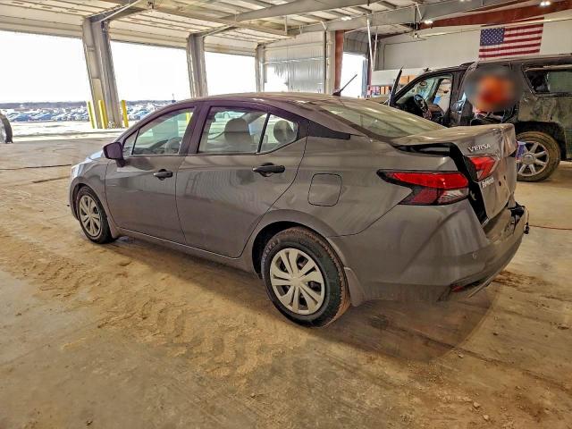 Nissan Versa S Image 6