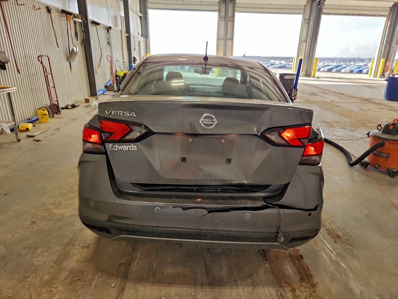 Nissan Versa S Image 10