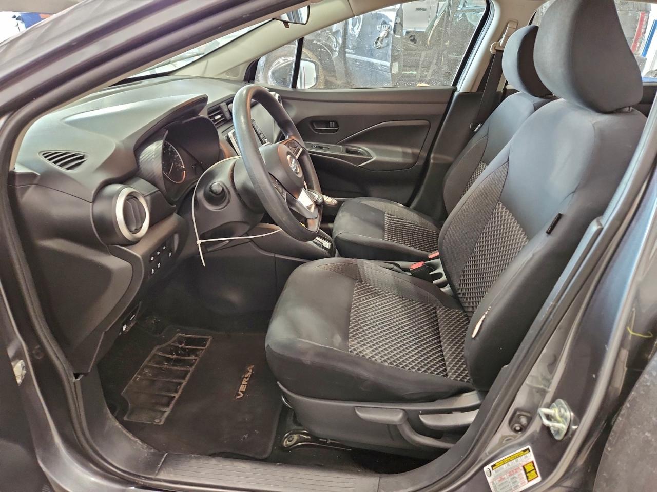 Nissan Versa S Image 2