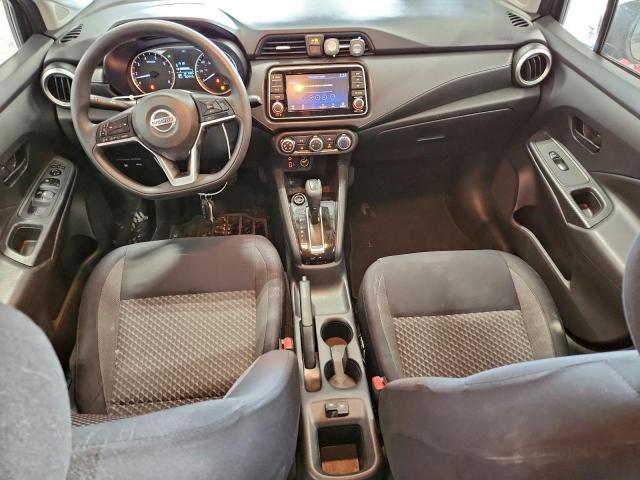 Nissan Versa S Image 8