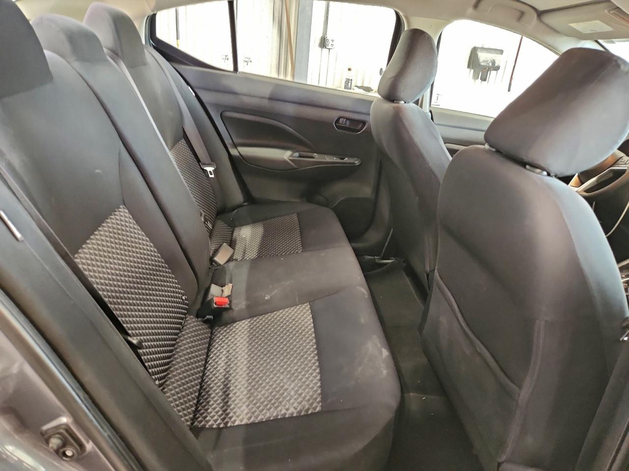 Nissan Versa S Image 5