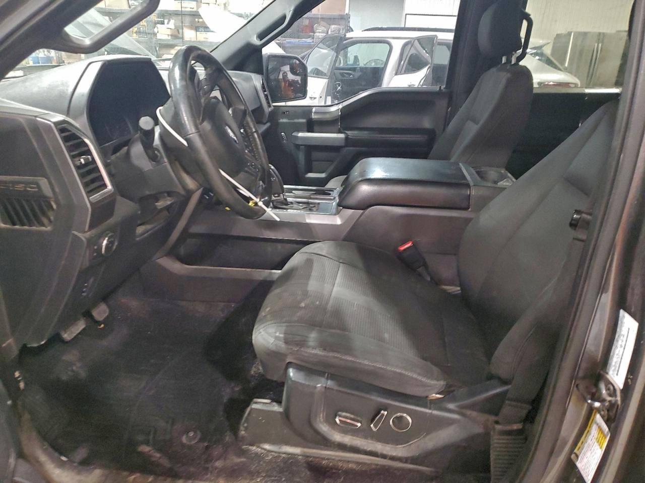 Ford F-150 Supercrew Image 4