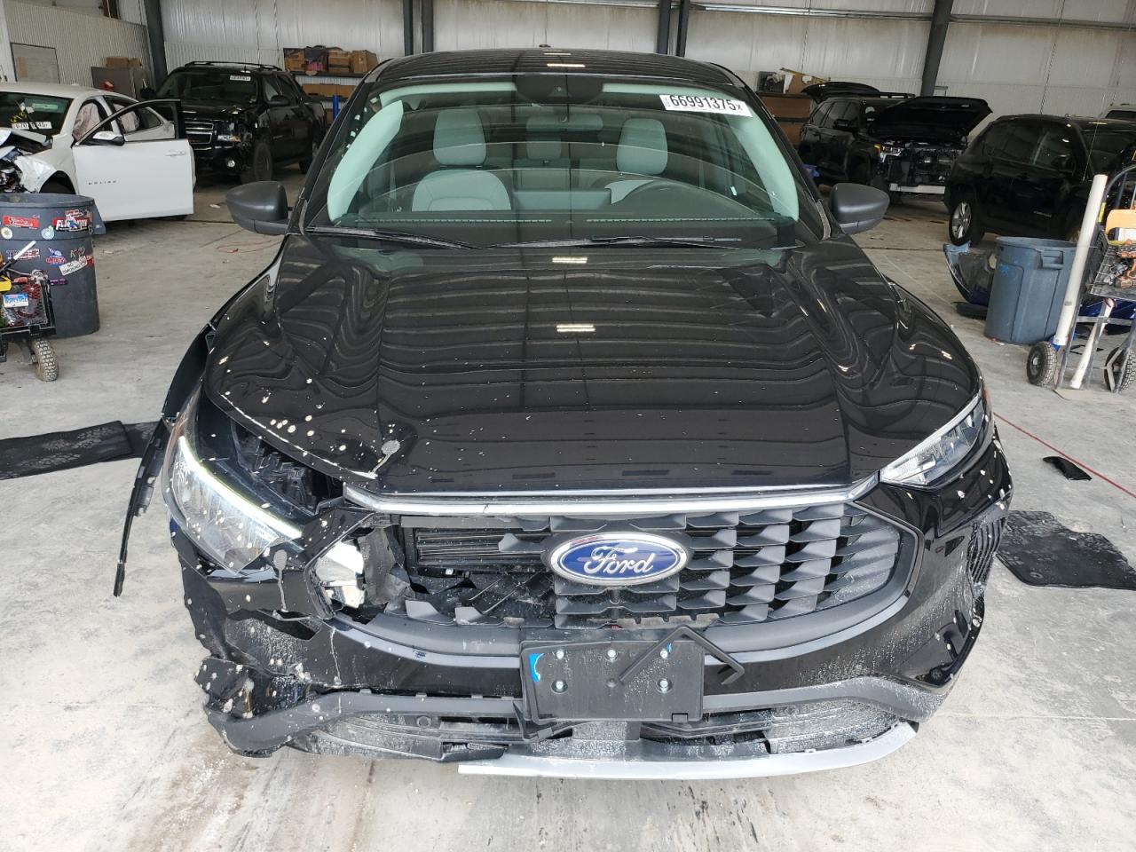 Ford Escape Active Image 3