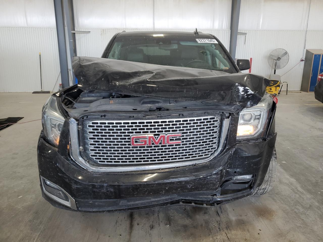 GMC Yukon Denali Image 2