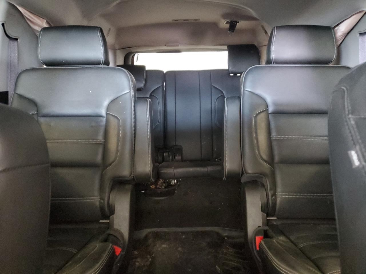 GMC Yukon Denali Image 10